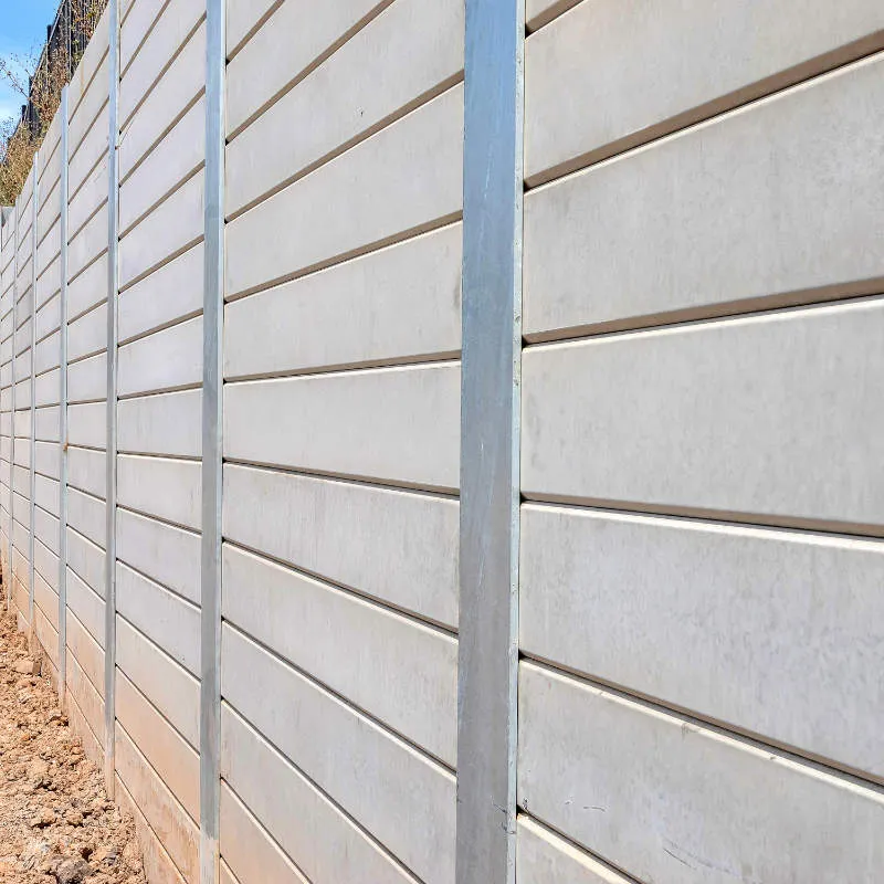 Concrete sleeper retaining wall with steel posts